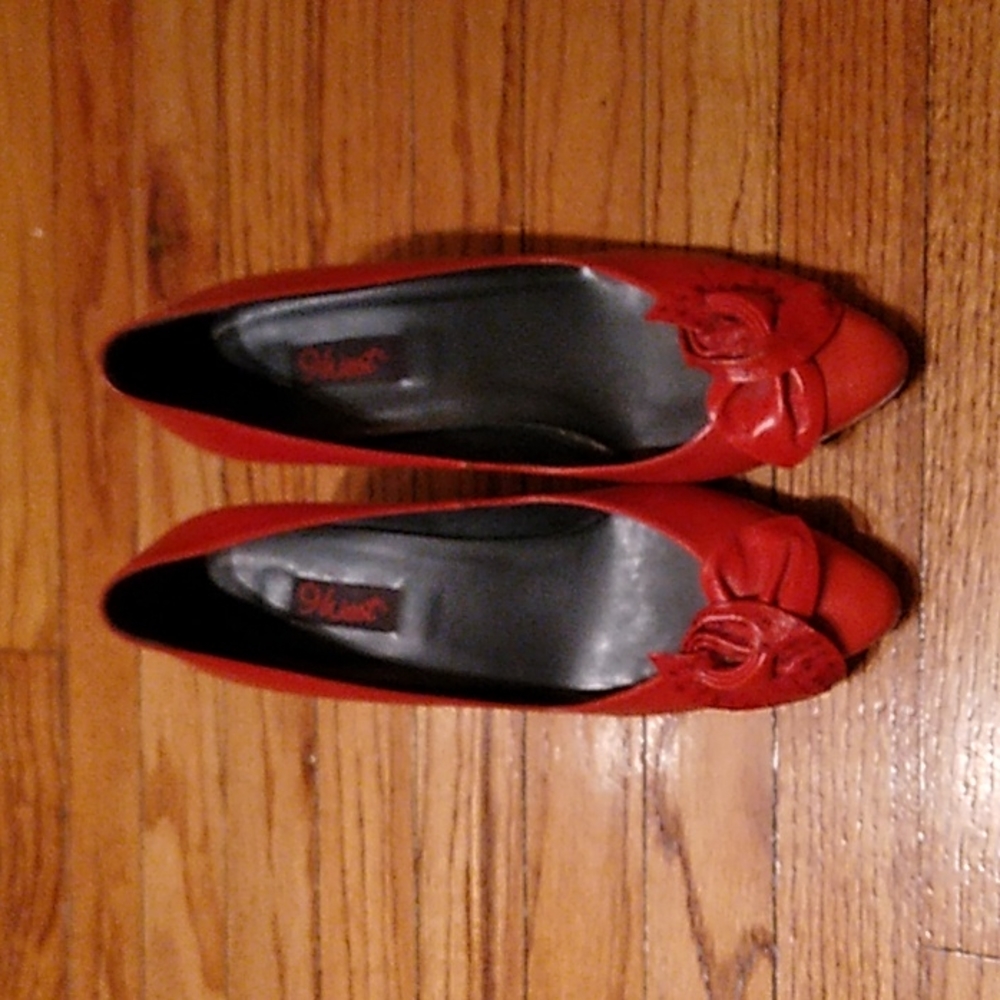 Red pumps